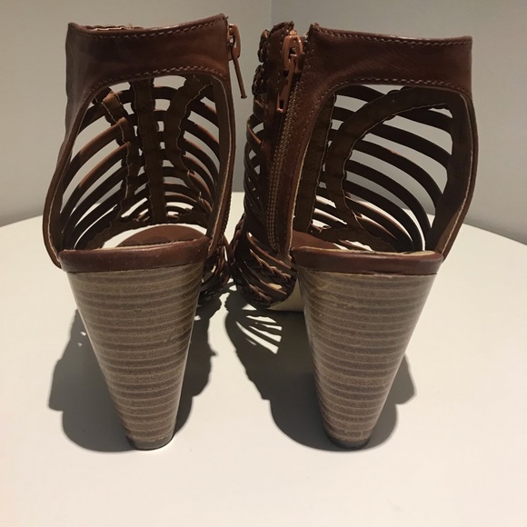 Brown ankle bootie - Picture 5 of 5